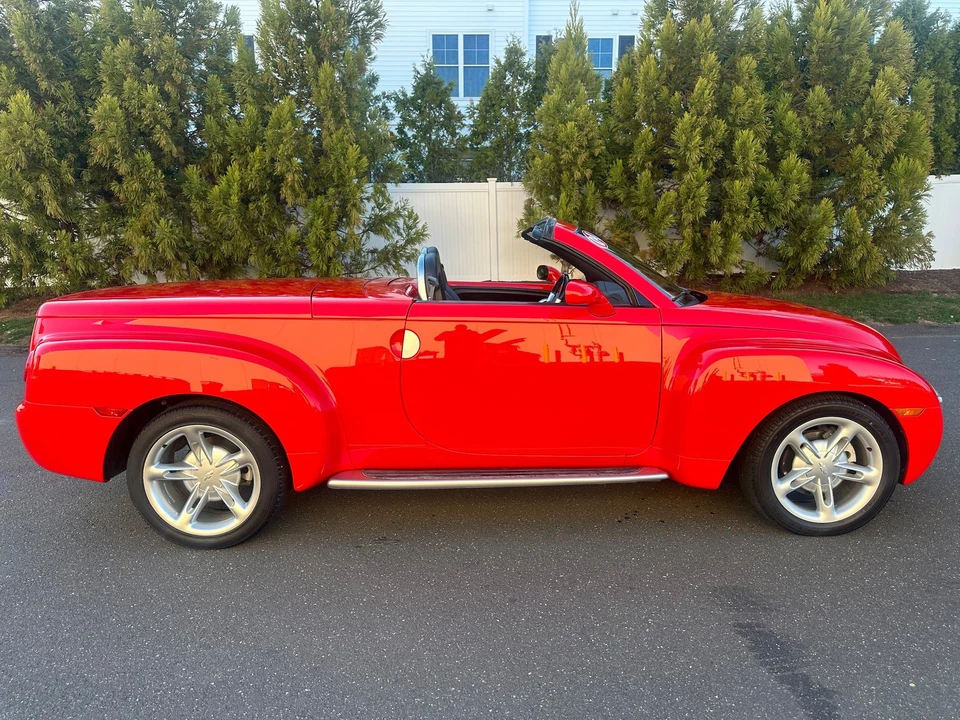 2004 Chevrolet SSR - Image 3 of 31