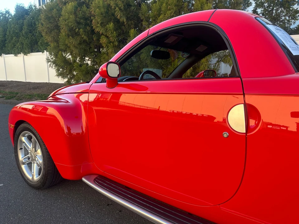 2004 Chevrolet SSR - Image 16 of 31
