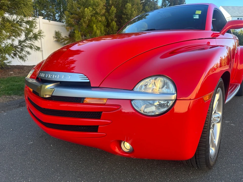 2004 Chevrolet SSR - Image 9 of 31