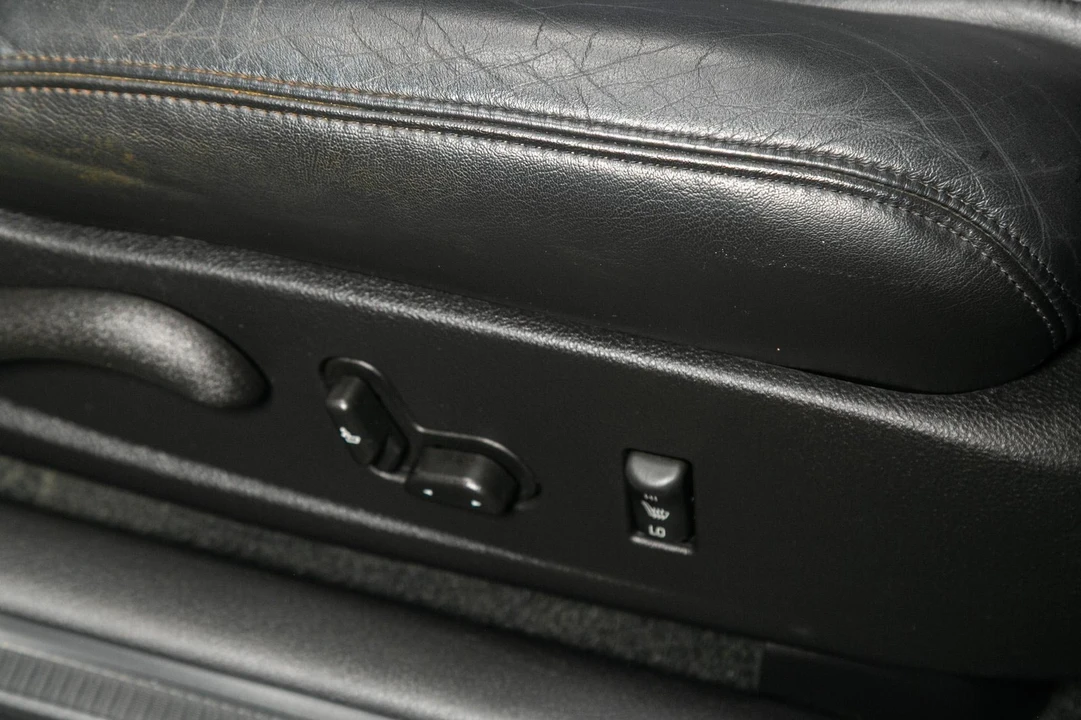 2004 Chevrolet SSR - Image 24 of 31