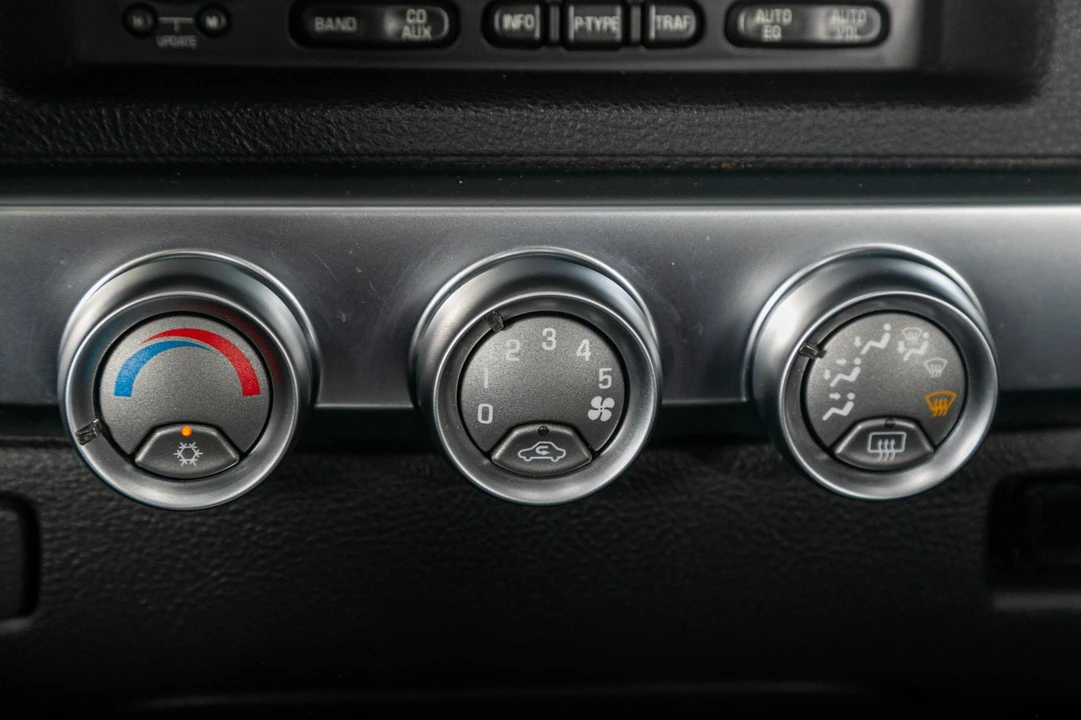 2004 Chevrolet SSR - Image 31 of 31