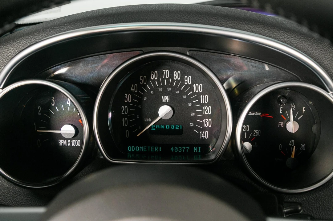 2004 Chevrolet SSR - Image 16 of 31