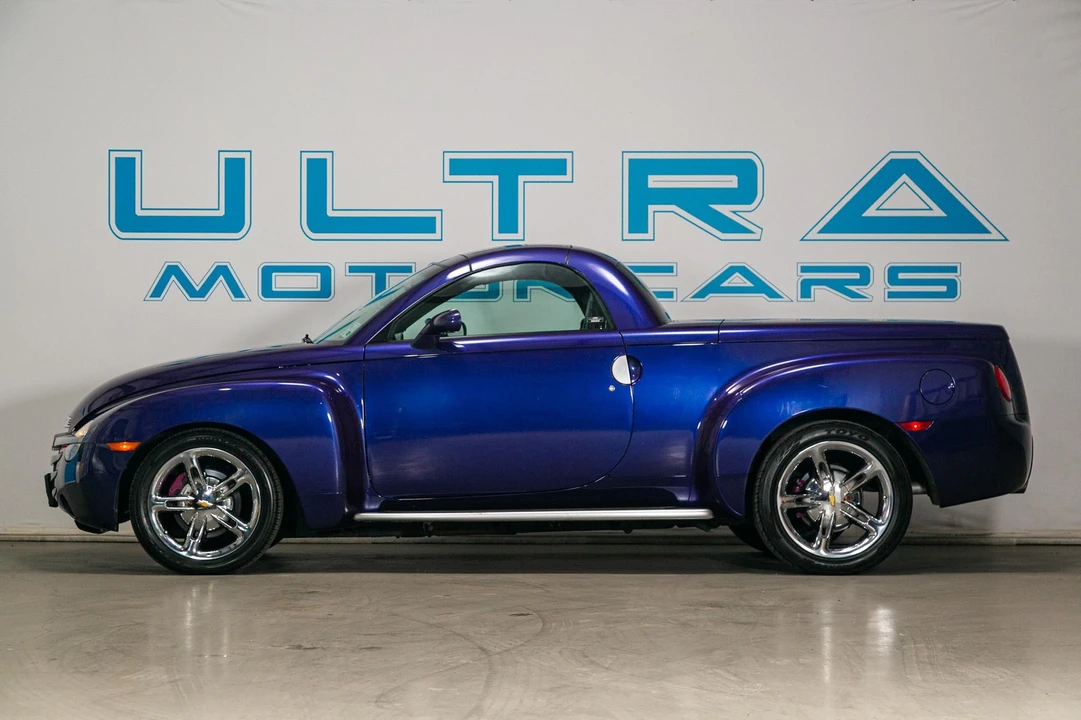 2004 Chevrolet SSR - Image 3 of 31