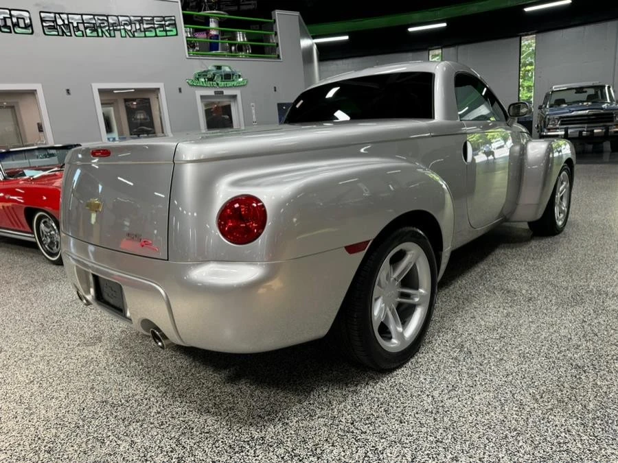 2004 Chevrolet SSR - Image 3 of 9