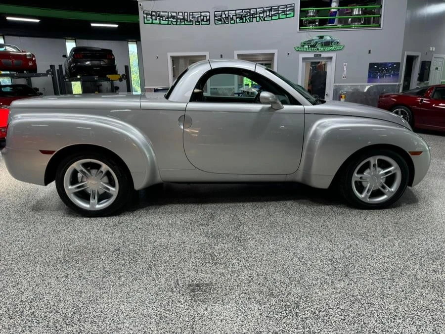 2004 Chevrolet SSR - Image 2 of 9