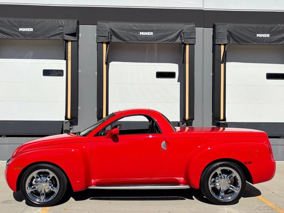 2004 Chevrolet SSR - Image 6 of 21