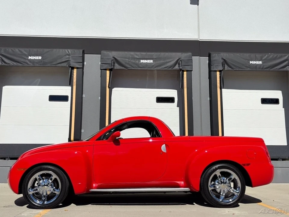 2004 Chevrolet SSR - Image 15 of 21