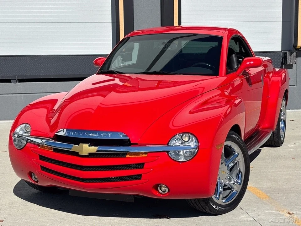 2004 Chevrolet SSR - Image 2 of 21