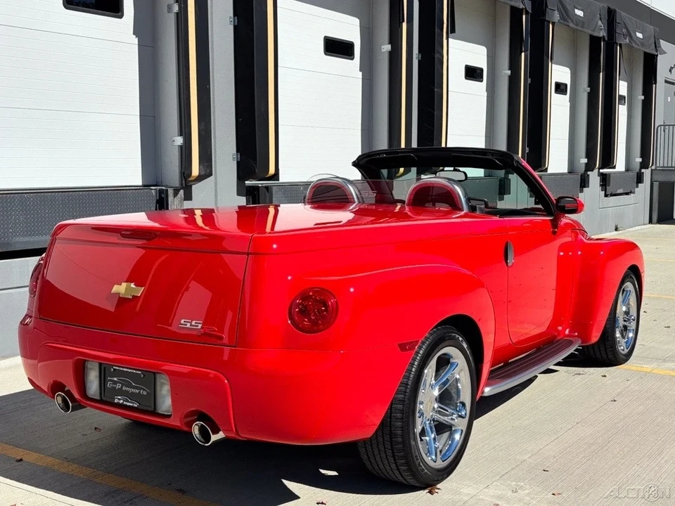 2004 Chevrolet SSR - Image 16 of 21
