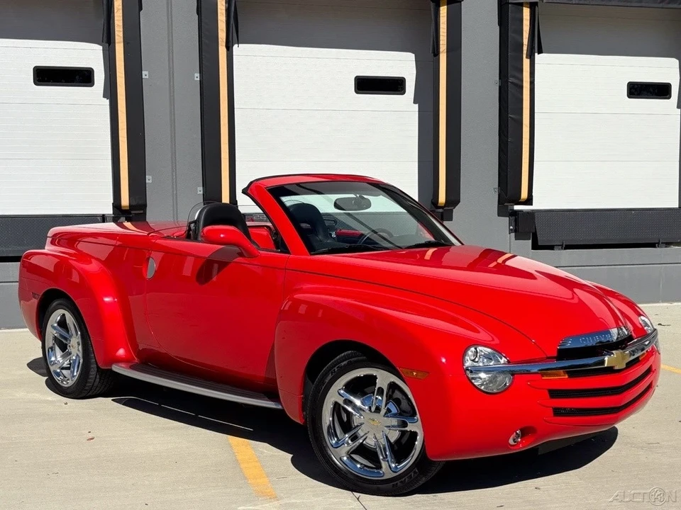2004 Chevrolet SSR - Image 9 of 21
