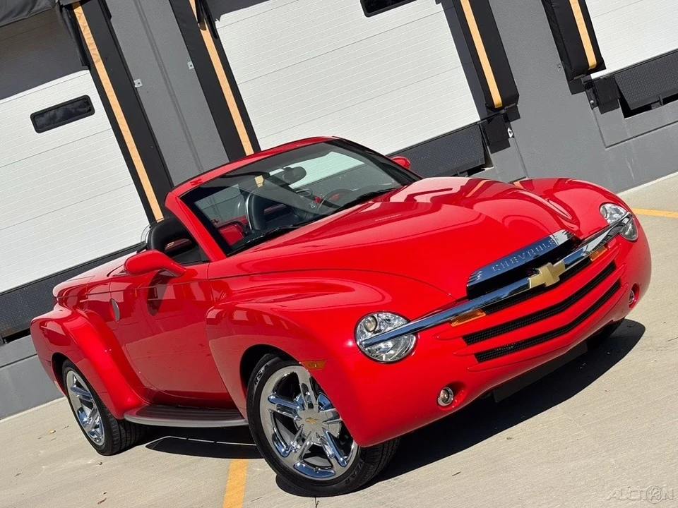 2004 Chevrolet SSR - Image 5 of 21
