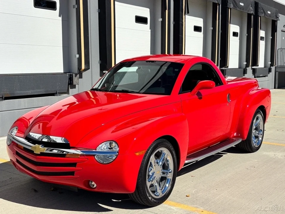 2004 Chevrolet SSR - Image 10 of 21