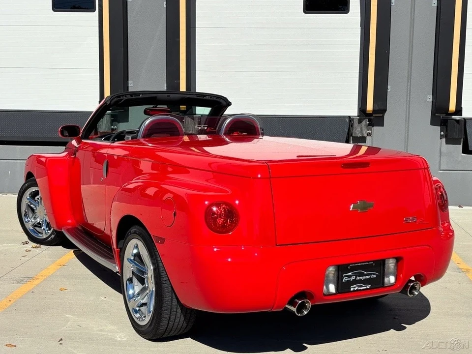 2004 Chevrolet SSR - Image 19 of 21