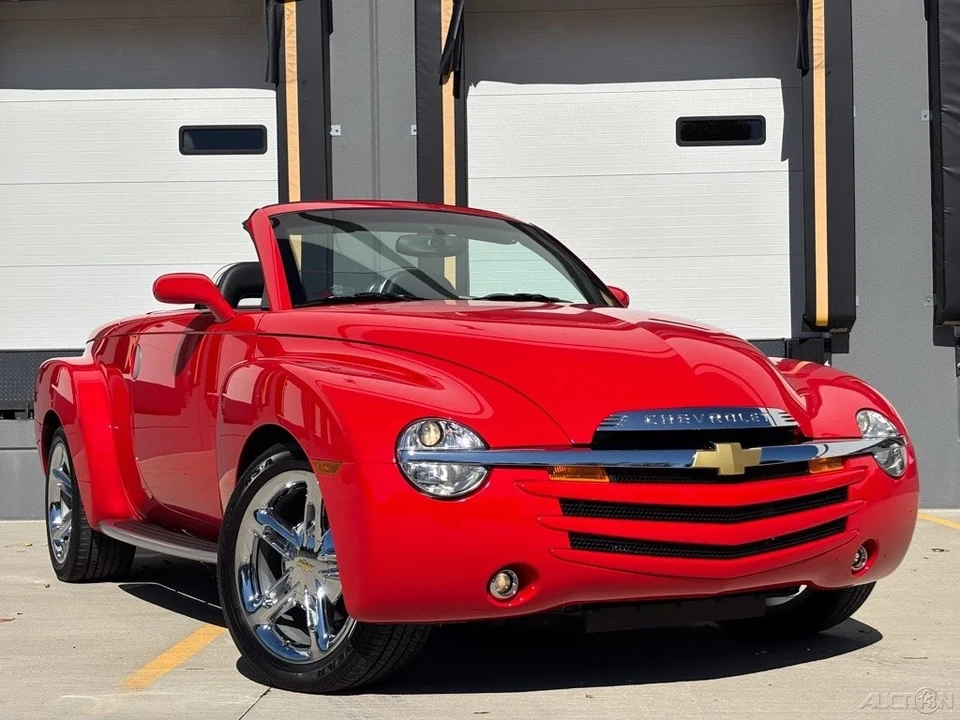 2004 Chevrolet SSR - Image 3 of 21
