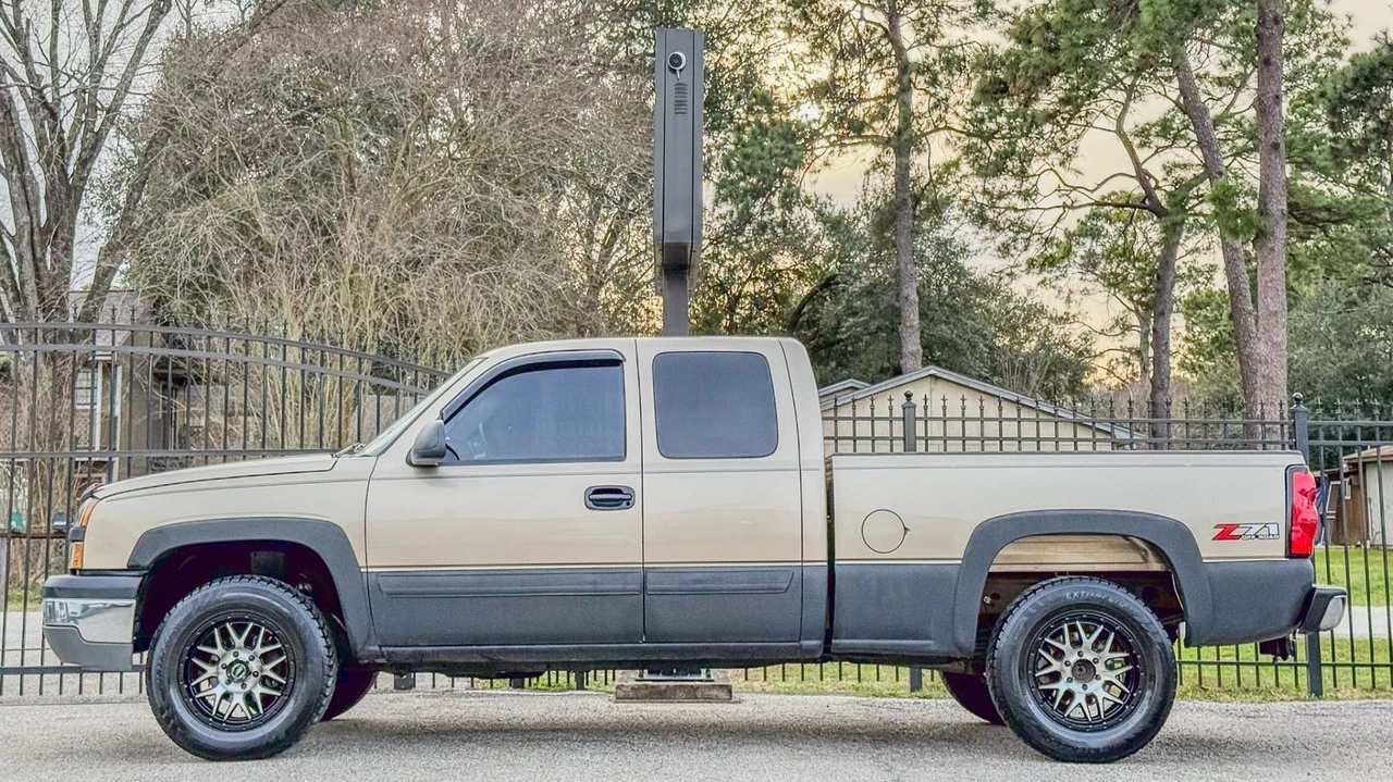 2004 Chevrolet Silverado 2nd Gen - Image 3 of 12