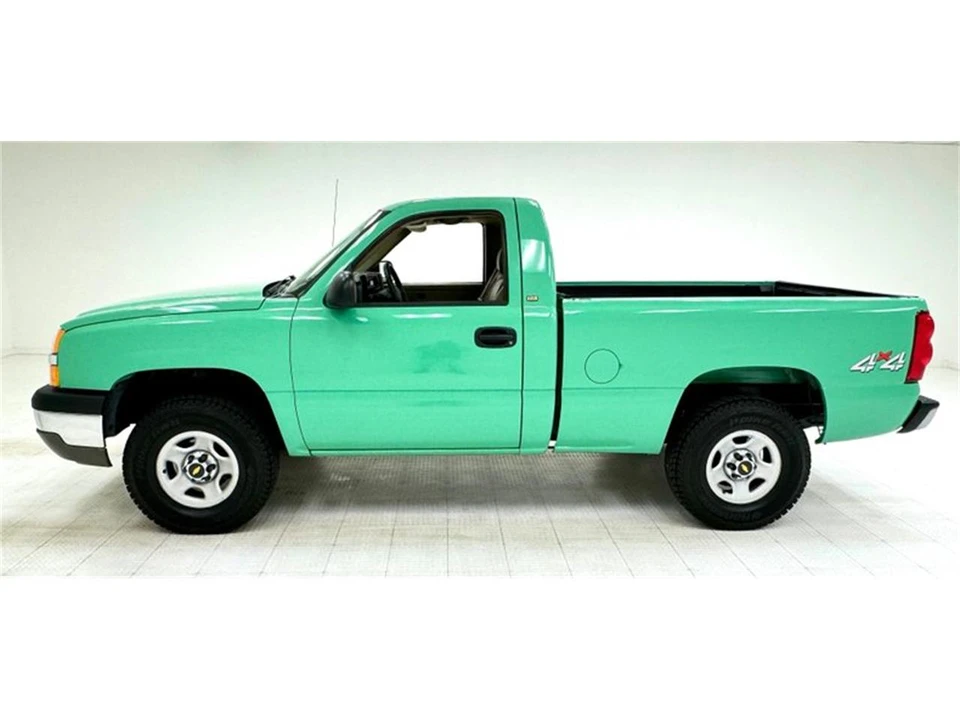 2004 Chevrolet Silverado 1st Gen - Image 2 of 31