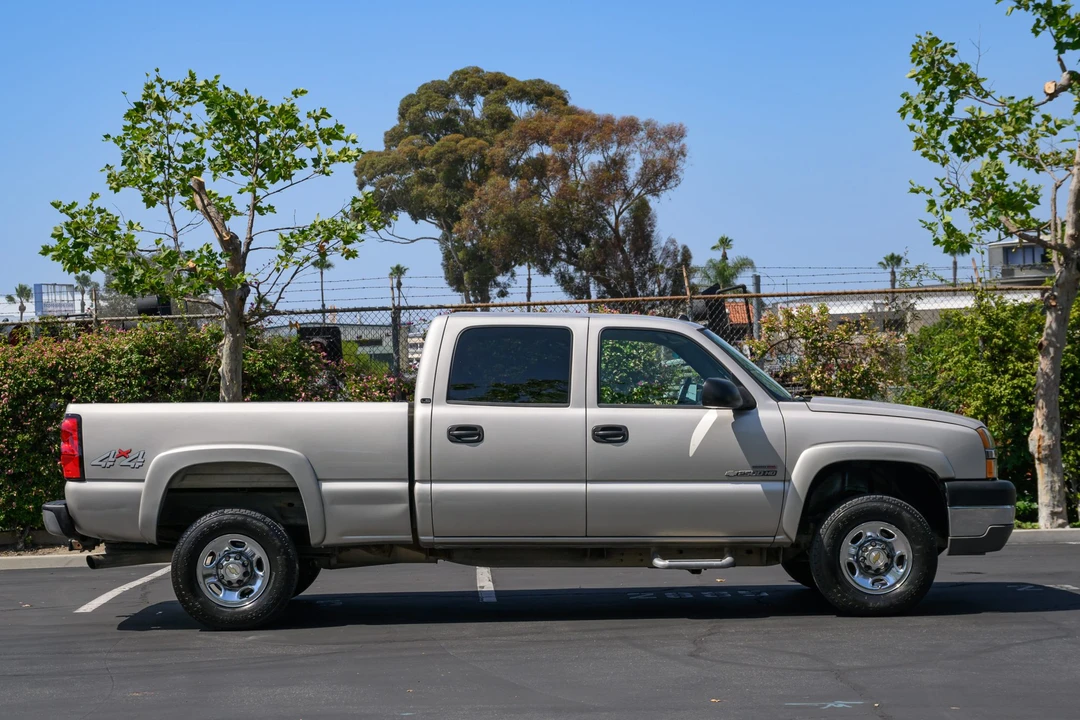 2004 Chevrolet - Image 23 of 31