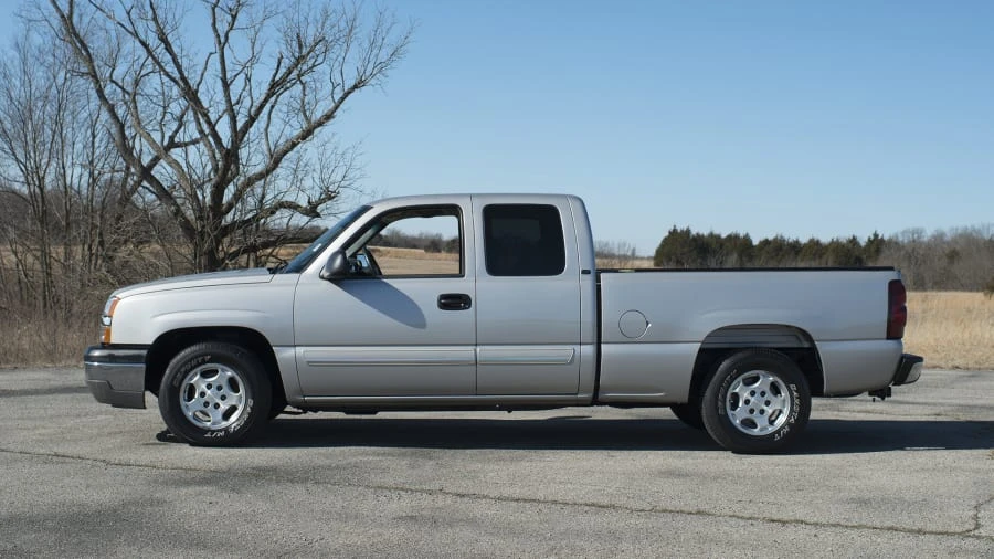 2004 Chevrolet Silverado 1st Gen - Image 2 of 12