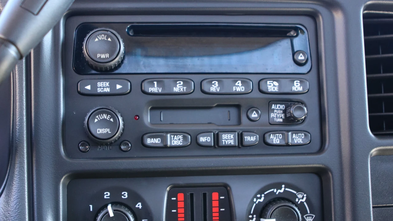 2004 Chevrolet Silverado 1st Gen - Image 13 of 31