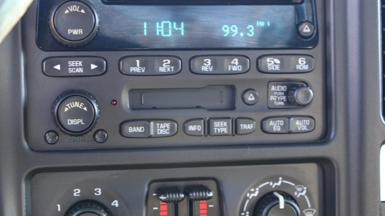 2004 Chevrolet Silverado 1st Gen - Image 24 of 31