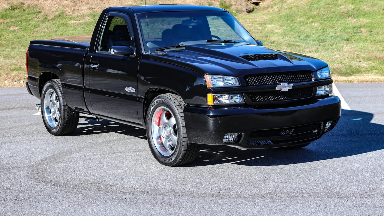 2004 Chevrolet Silverado 1st Gen - Image 2 of 31