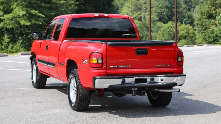 2004 Chevrolet Silverado 1st Gen - Image 2 of 31