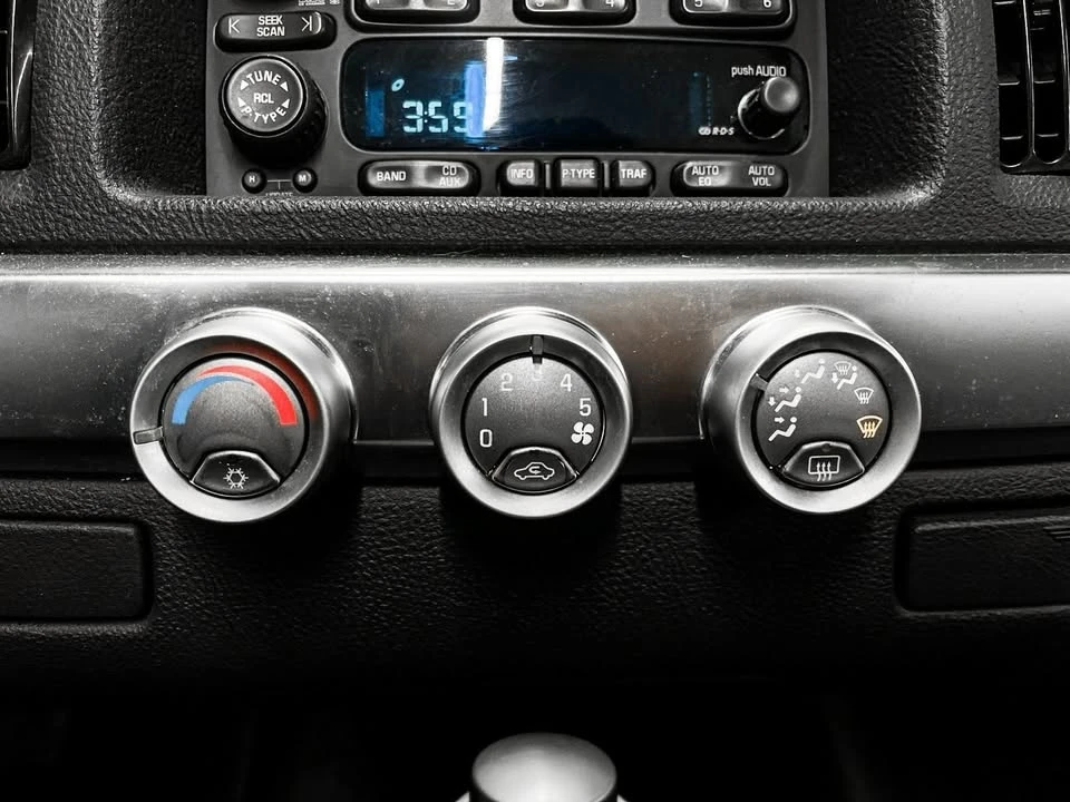 2004 Chevrolet SSR - Image 16 of 20