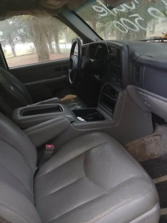 2004 Chevrolet Suburban 9th Gen - Image 3 of 5