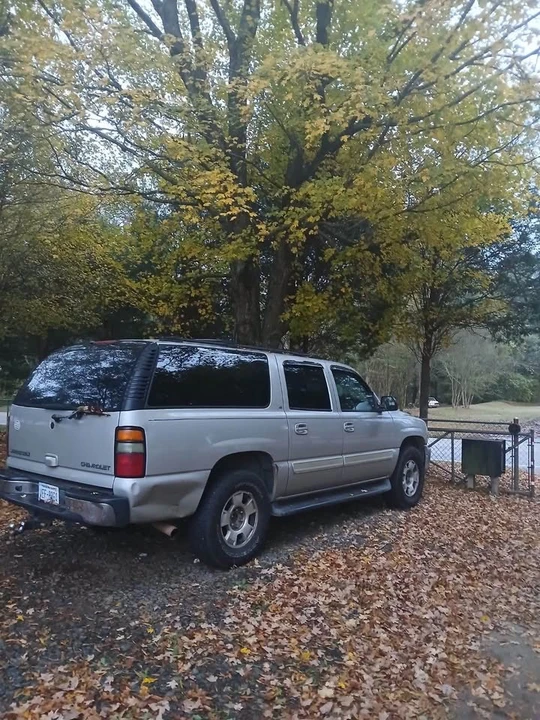 2004 Chevrolet Suburban 9th Gen - Image 4 of 5