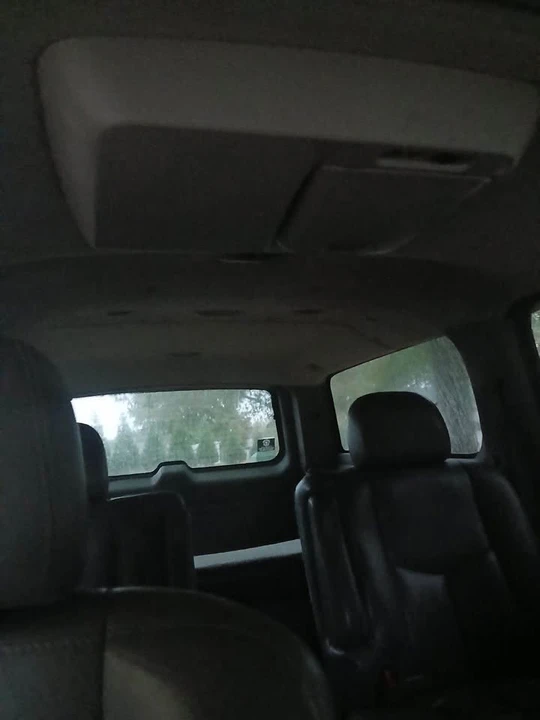 2004 Chevrolet Suburban 9th Gen - Image 2 of 5