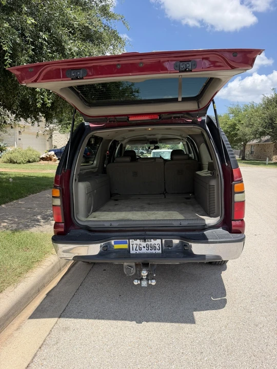 2004 Chevrolet Suburban 9th Gen - Image 9 of 13