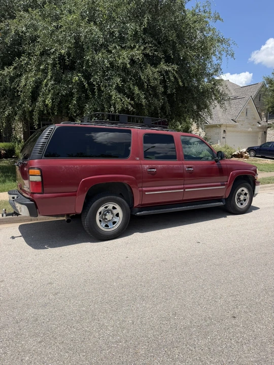 2004 Chevrolet Suburban 9th Gen - Image 2 of 13