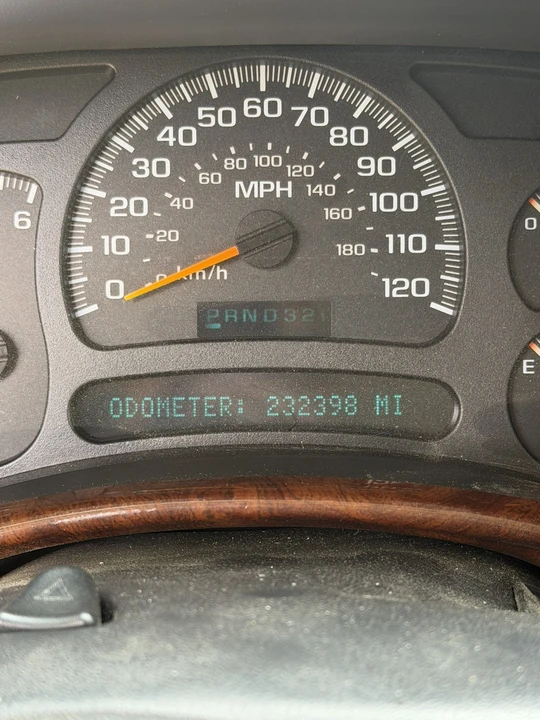 2004 Chevrolet Suburban 9th Gen - Image 8 of 13