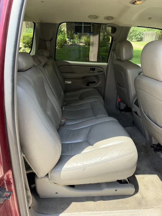 2004 Chevrolet Suburban 9th Gen - Image 4 of 13