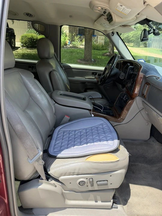 2004 Chevrolet Suburban 9th Gen - Image 7 of 13