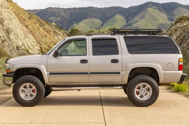 2004 Chevrolet Suburban 9th Gen - Image 3 of 7
