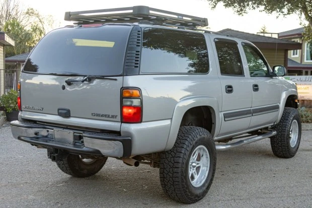 2004 Chevrolet Suburban 9th Gen - Image 2 of 7