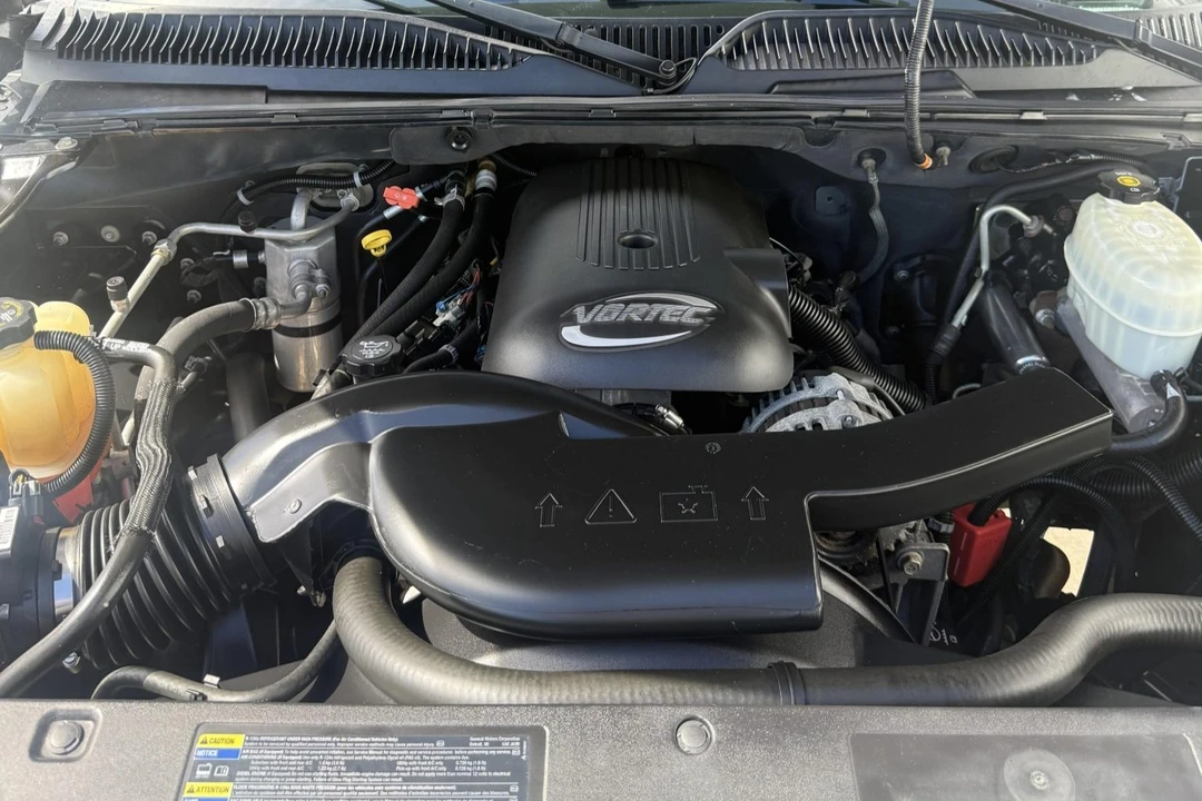 2004 Chevrolet Suburban 9th Gen - Image 6 of 7