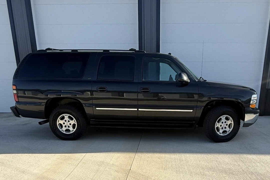 2004 Chevrolet Suburban 9th Gen - Image 3 of 7