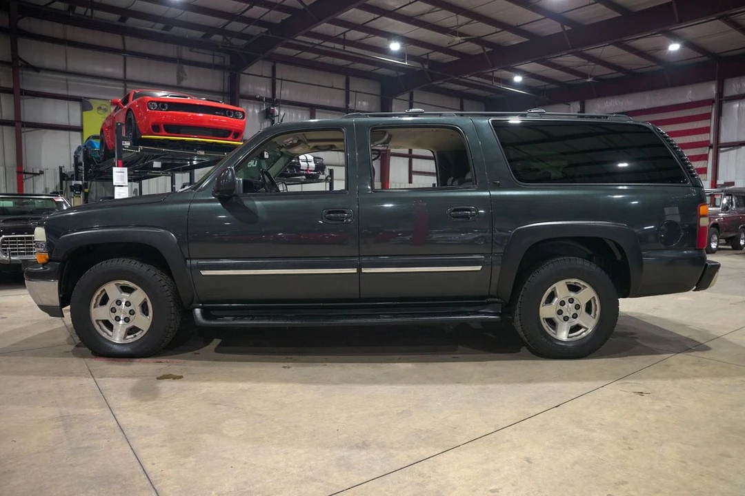 2004 Chevrolet Suburban 9th Gen - Image 4 of 21