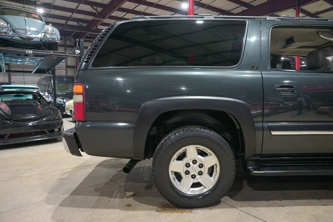 2004 Chevrolet Suburban 9th Gen - Image 9 of 21