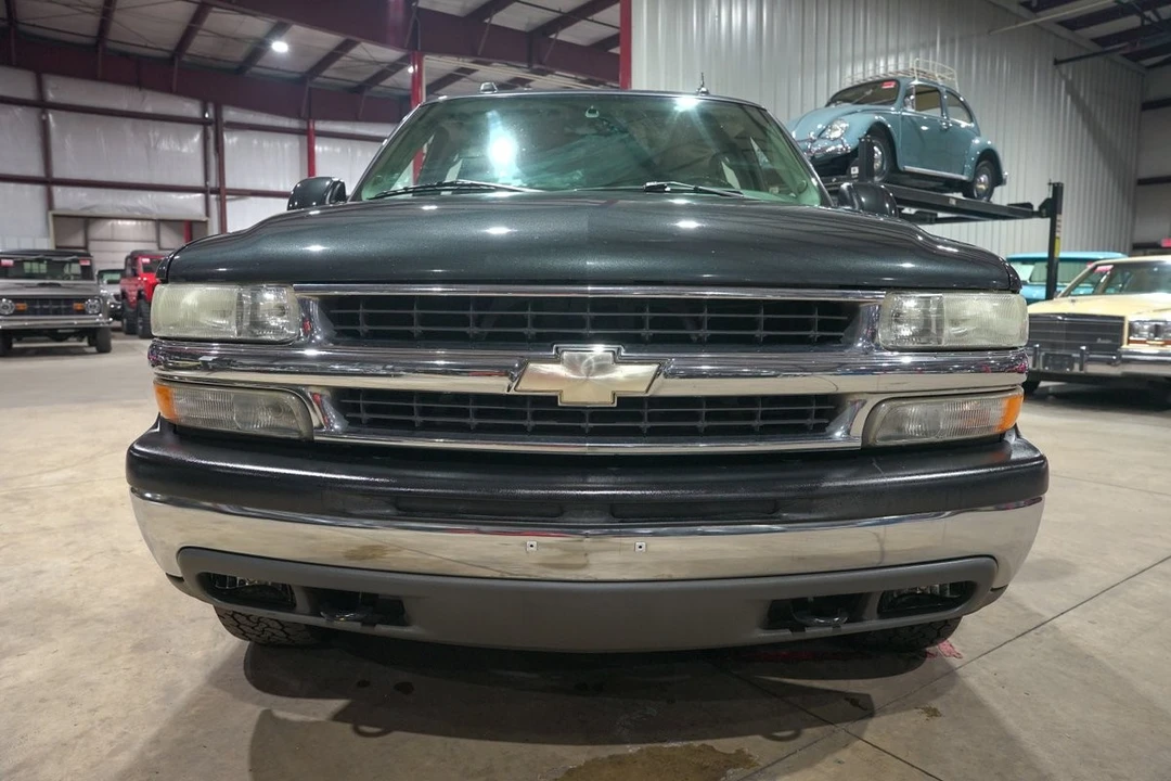 2004 Chevrolet Suburban 9th Gen - Image 13 of 21