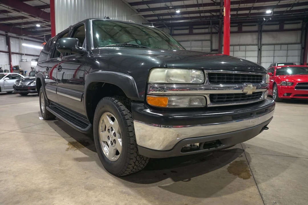 2004 Chevrolet Suburban 9th Gen - Image 12 of 21