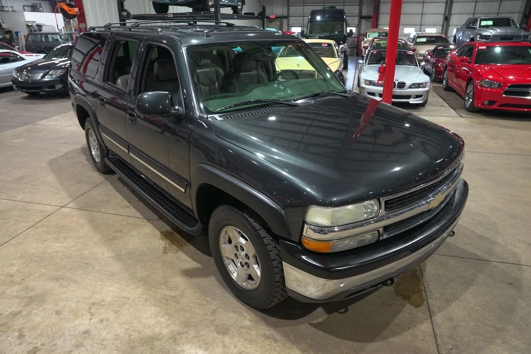2004 Chevrolet Suburban 9th Gen - Image 14 of 21