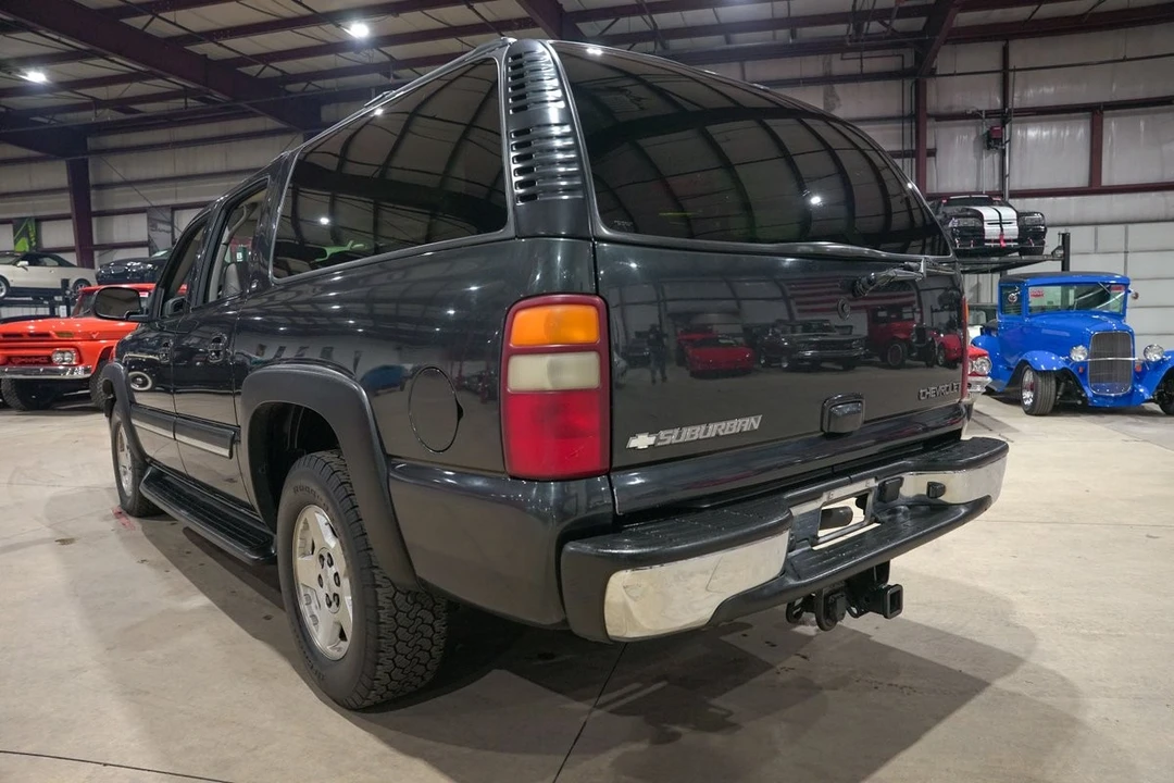 2004 Chevrolet Suburban 9th Gen - Image 6 of 21