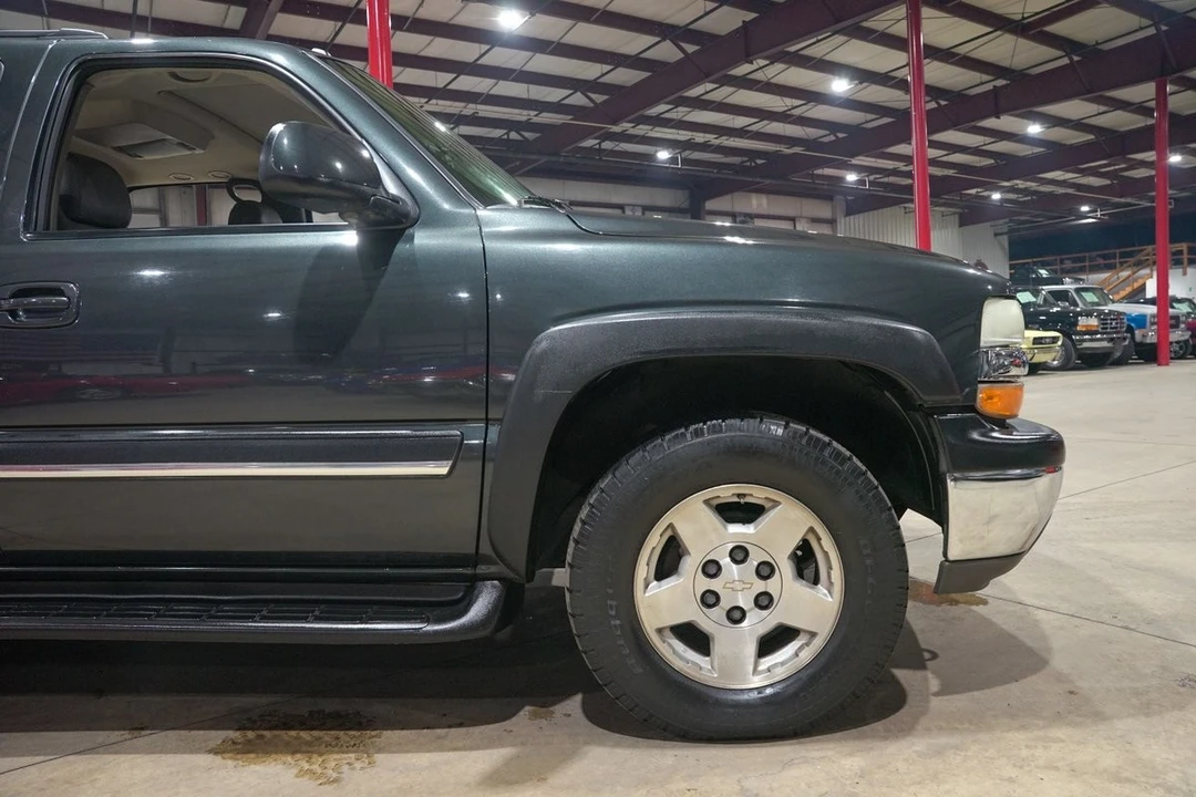 2004 Chevrolet Suburban 9th Gen - Image 11 of 21