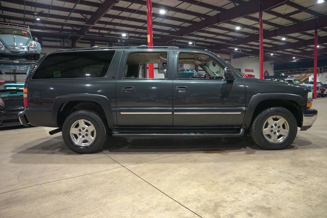 2004 Chevrolet Suburban 9th Gen - Image 10 of 21