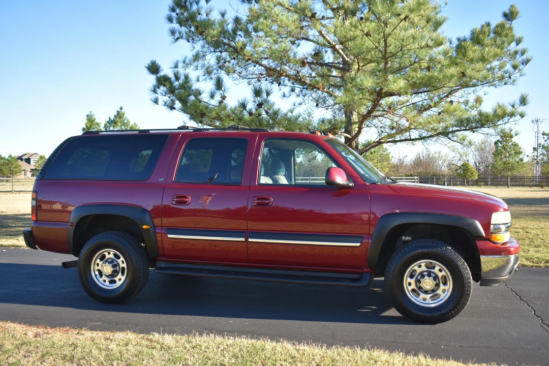 2004 Chevrolet Suburban 9th Gen - Image 17 of 31