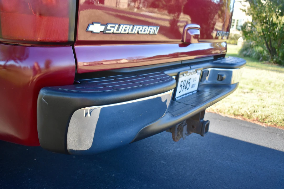 2004 Chevrolet Suburban 9th Gen - Image 23 of 31