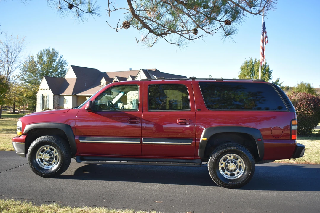 2004 Chevrolet Suburban 9th Gen - Image 10 of 31